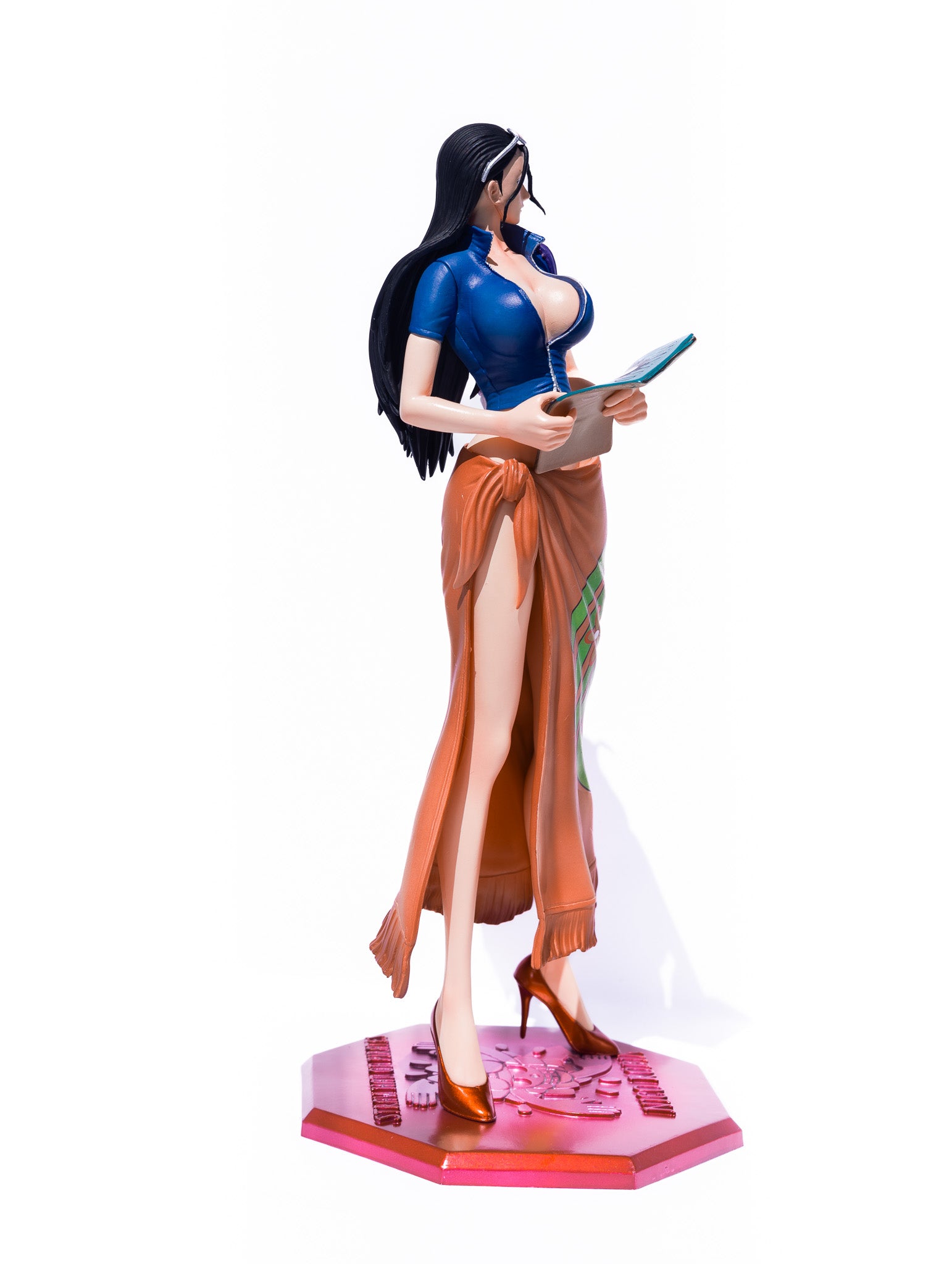 Robin Explorer with Brook Cartel Figure – 29cm