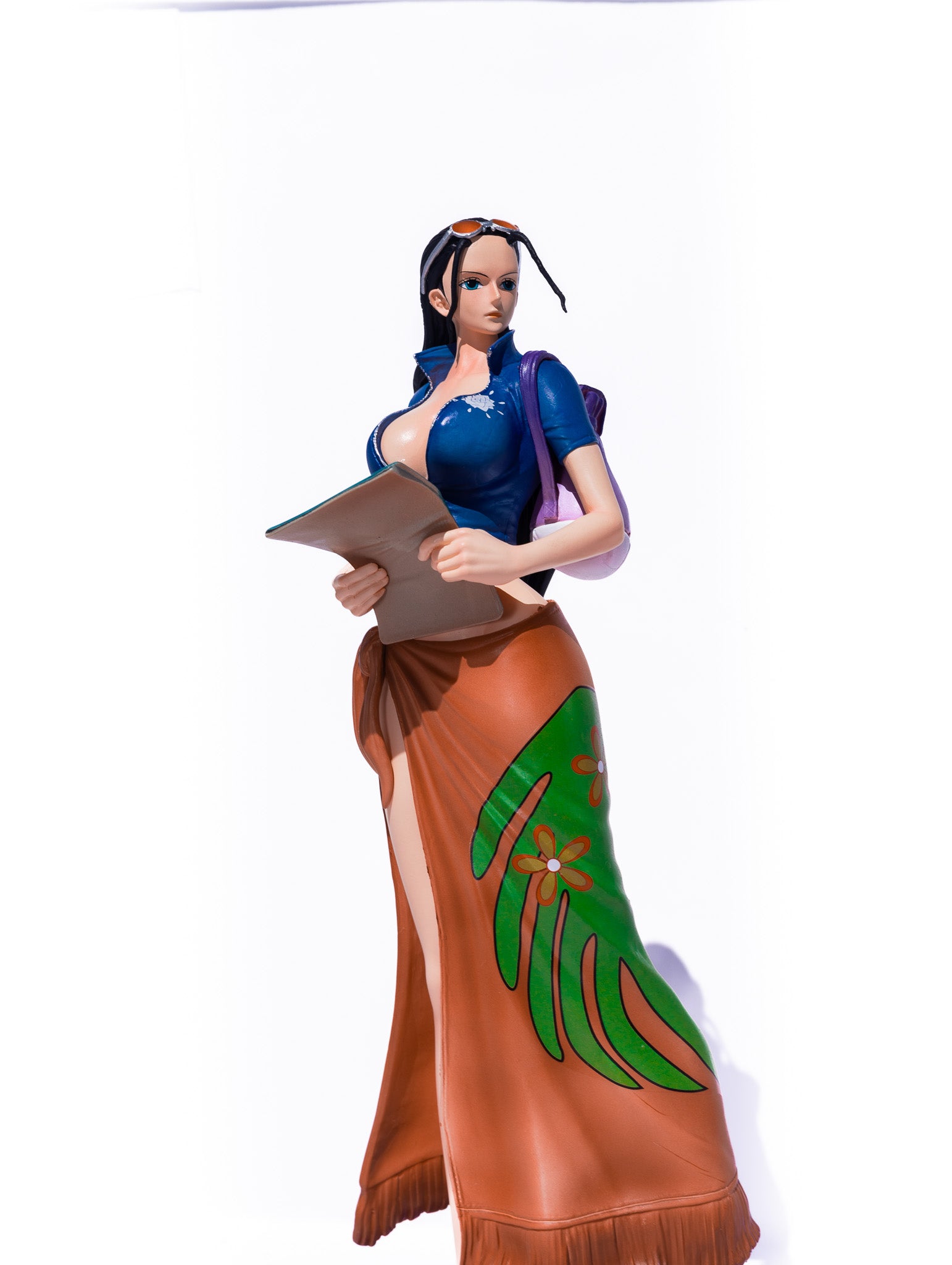 Robin Explorer with Brook Cartel Figure – 29cm