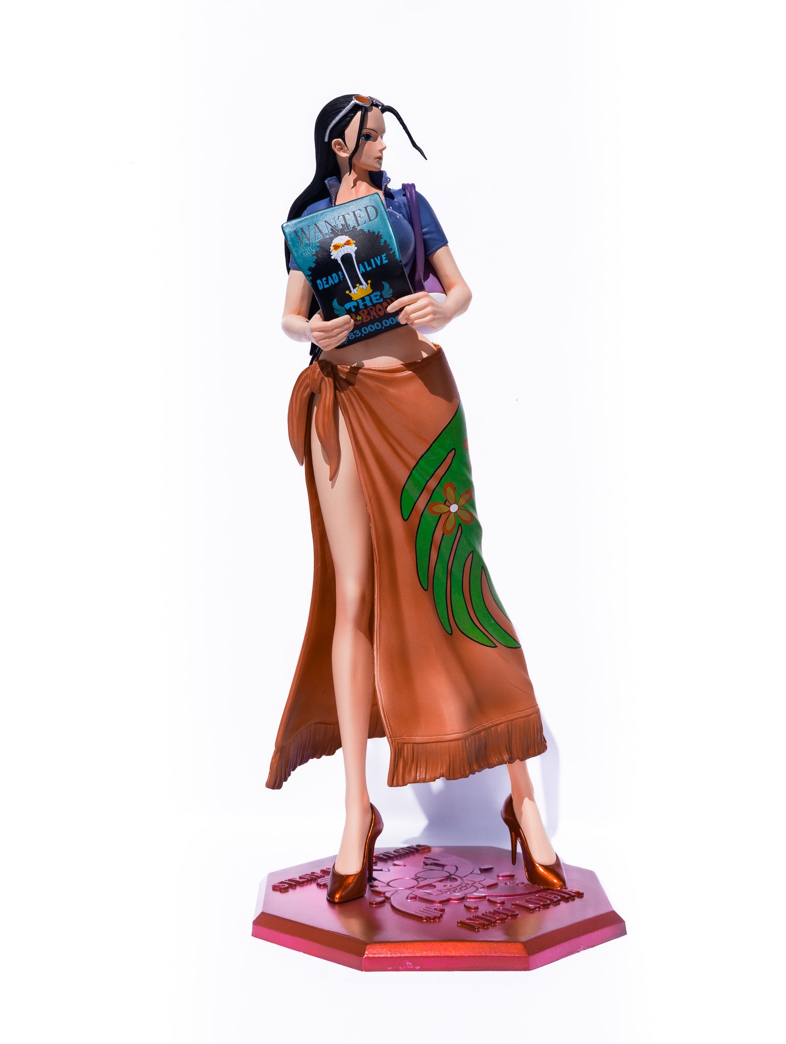 Robin Explorer with Brook Cartel Figure – 29cm